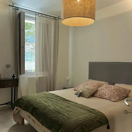 Joli T2 Face A La Apartment